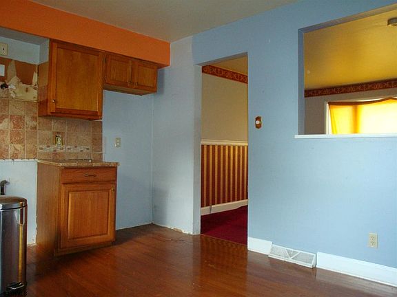 5th image of 801 Brown Ln