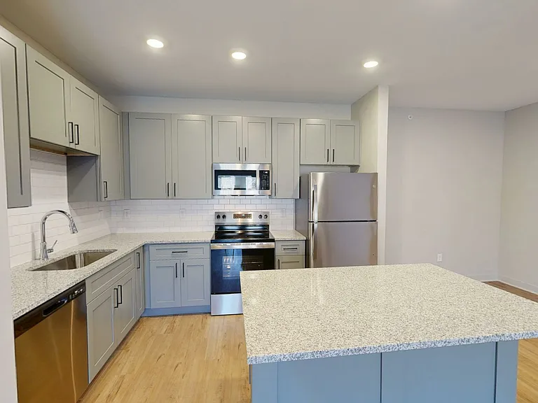 Remington Lake Apartments — Photo 25