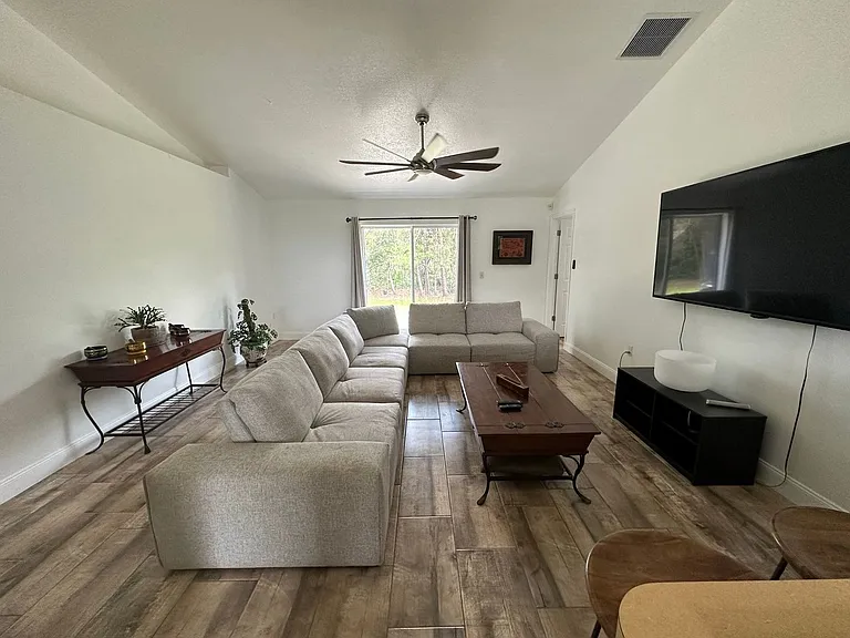 1230 Silverdale St — Photo 3