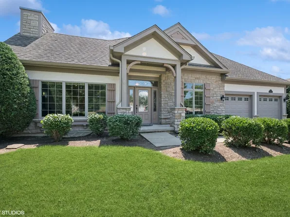 240 Regency Ct, Wauconda, IL 60084