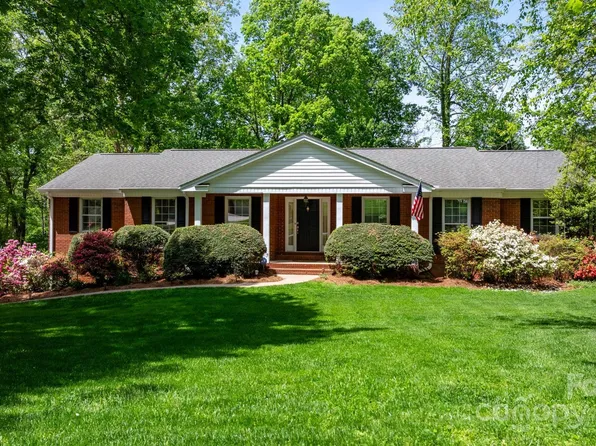 100 Heritage Ln, Morganton, NC 28655