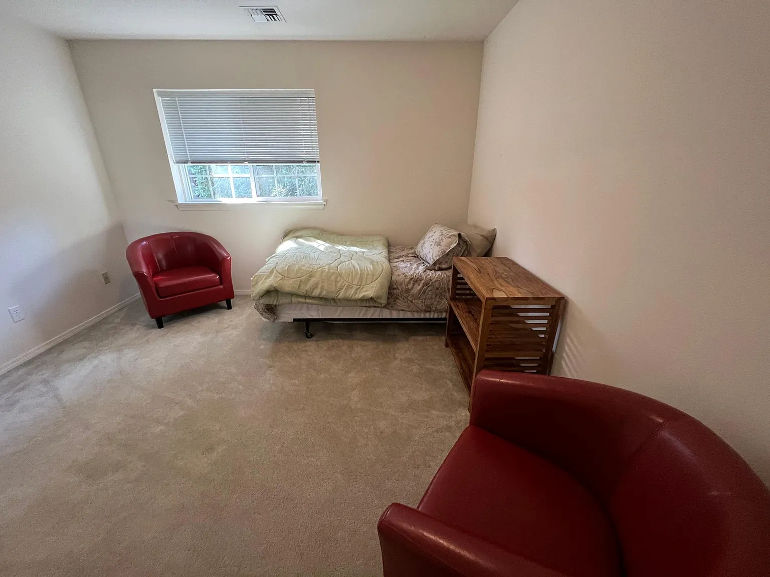 1 bed, 2153 sqft, $1,000 — Photo 3