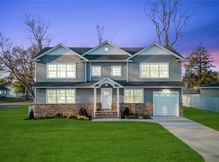 50 Elizabeth St, Massapequa, NY 11758