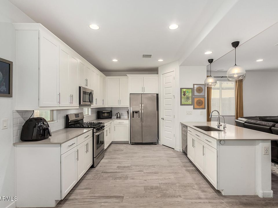 1st image of 2216 W PARK Street