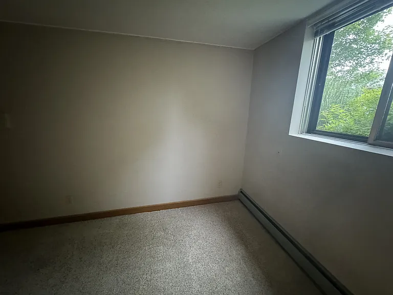 1547 Wynne Ave #8 — Photo 6