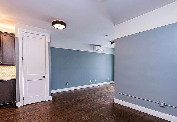 5th image of 197 Metropolitan Ave #710A