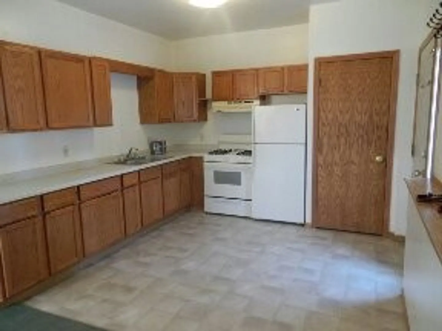 2 Bedroom 1 Bathroom upstairs apartment — Photo 3