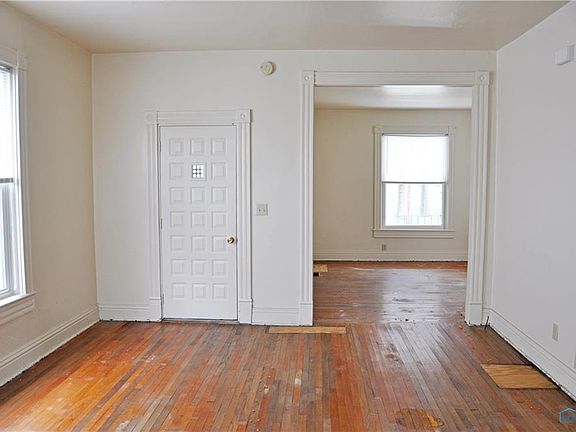 3rd image of 114 N Jefferson St