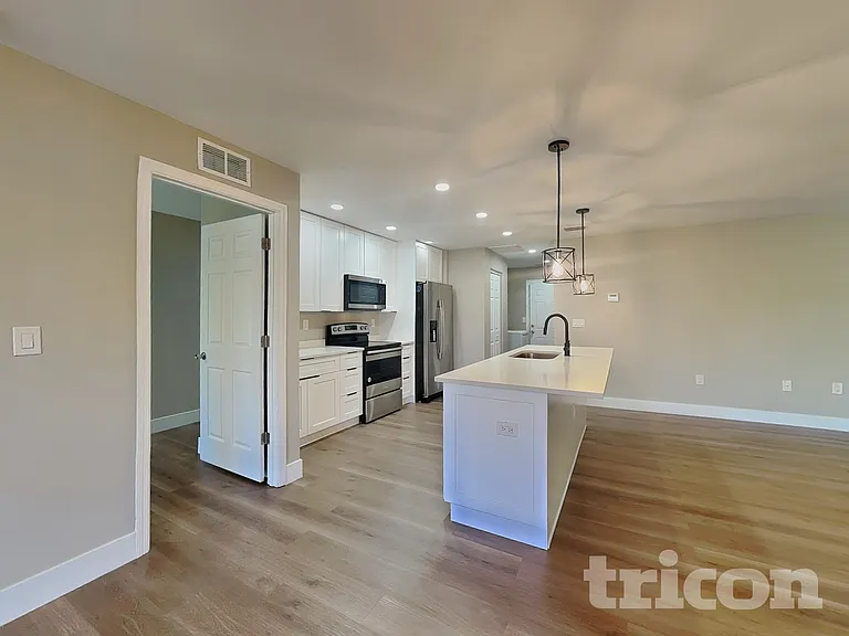 15476 Chamberlain Blvd — Photo 4