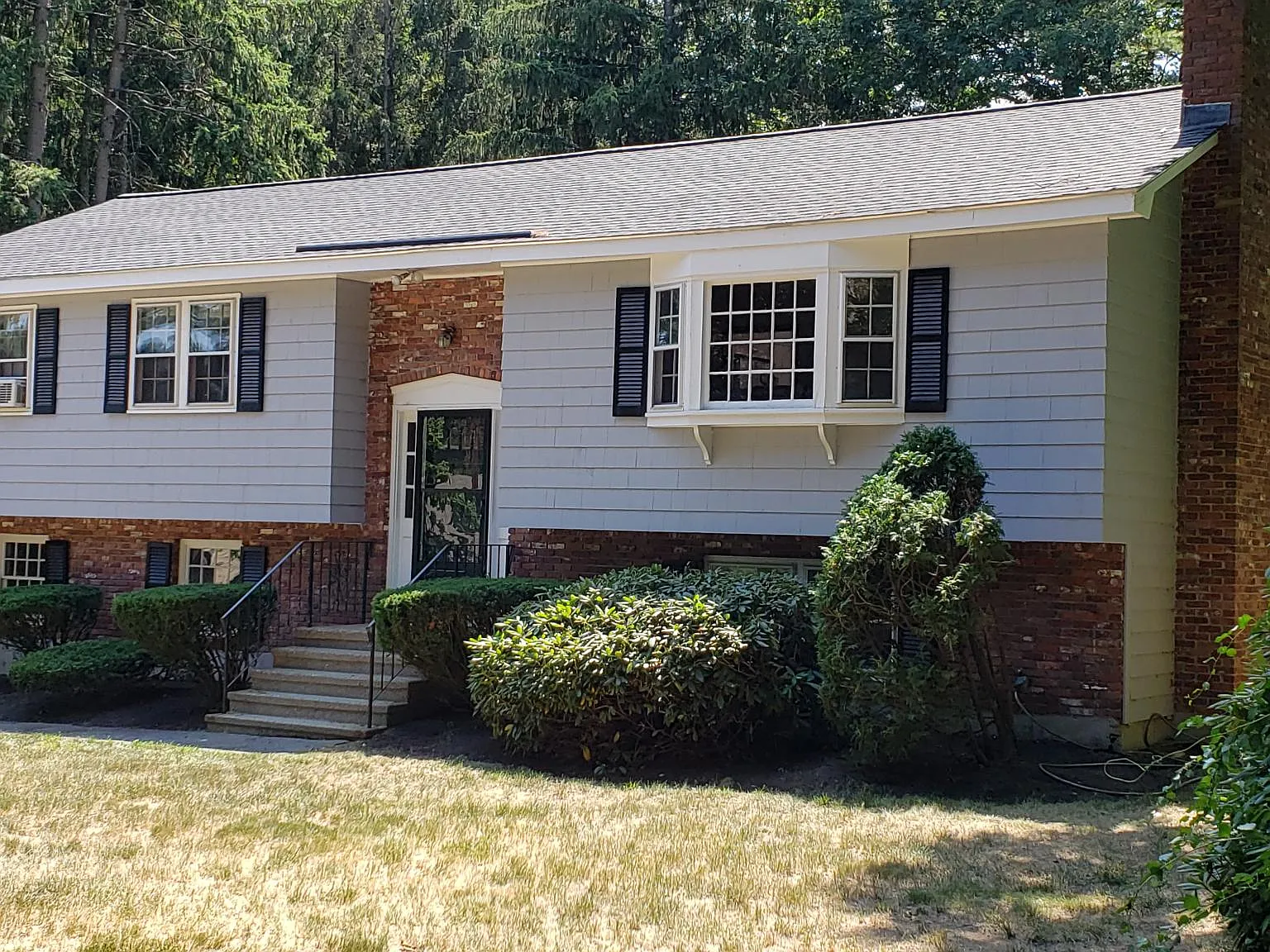 4 bed, 2.5 bath, 2200 sqft, $4,900 — Photo 2