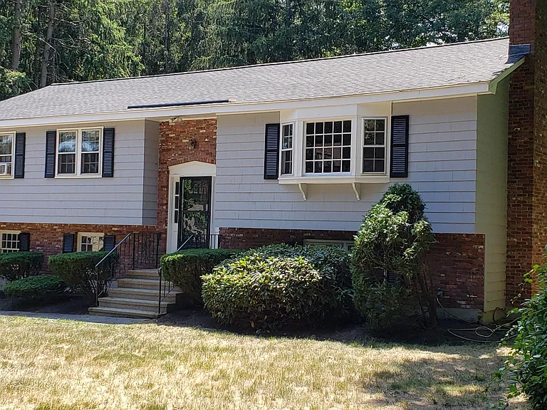 1 Cardinal Ln — Photo 2