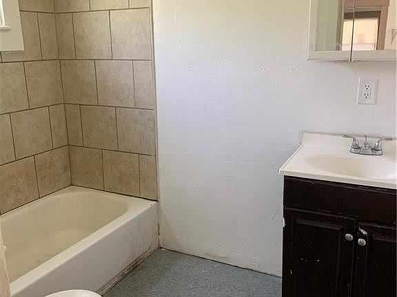 3rd image of 11702 Soika Ave