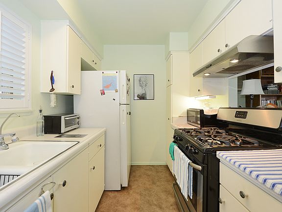 2nd image of 6021 Fountain Park Ln APT 15