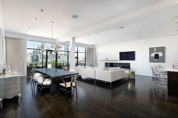 Rented by Vertex Realty Group LLC | media 21