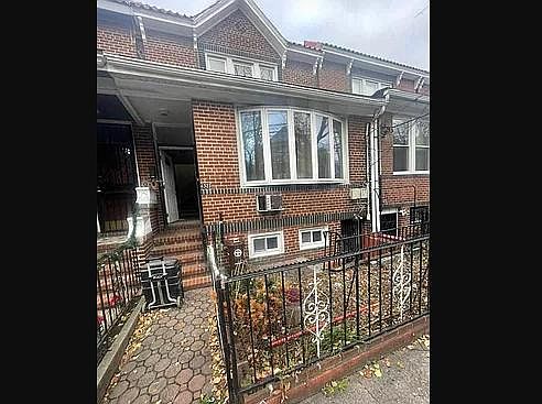 5th image of 4325 Carpenter Ave #1