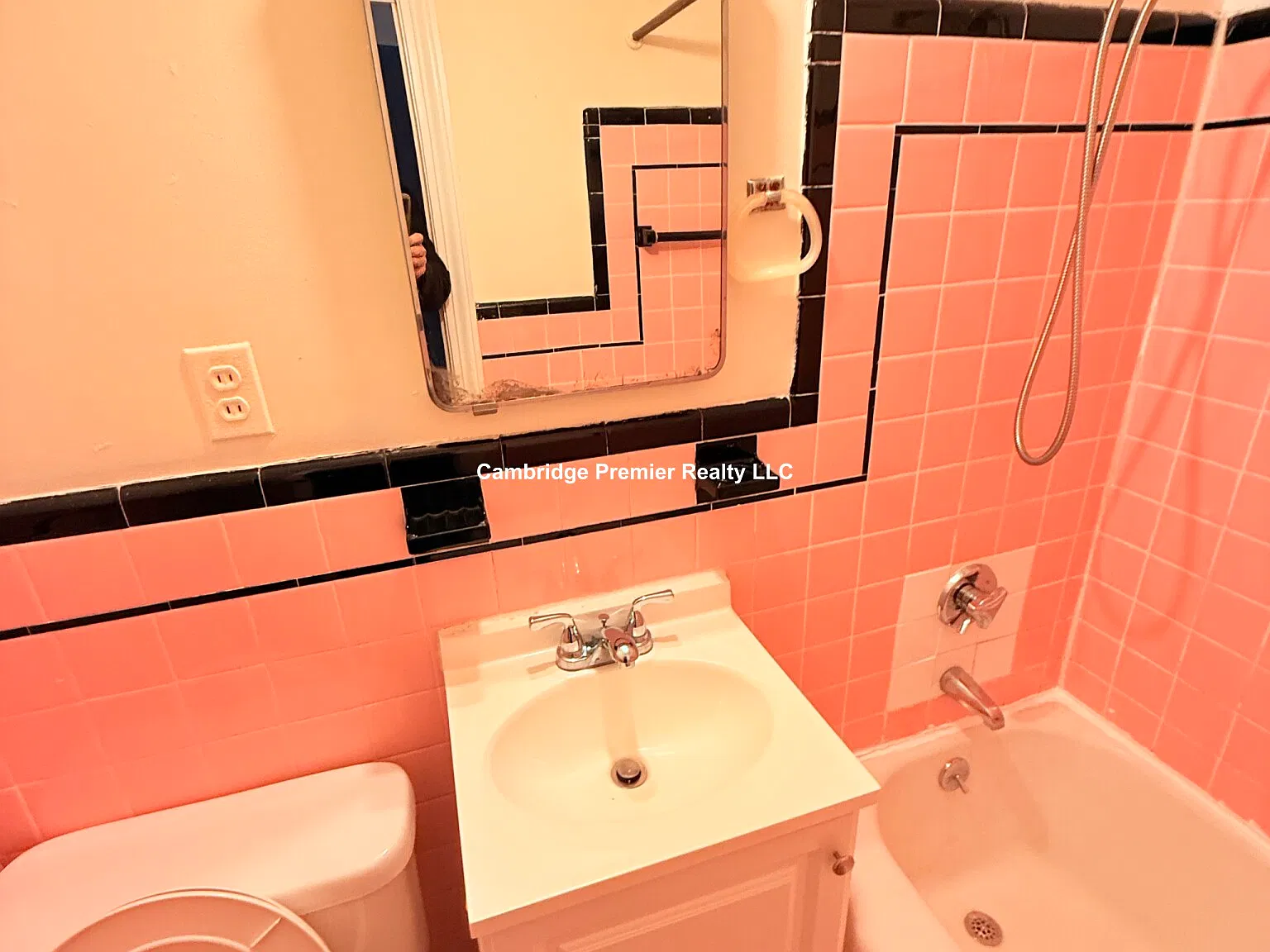 Studio, $1,900 — Photo 2