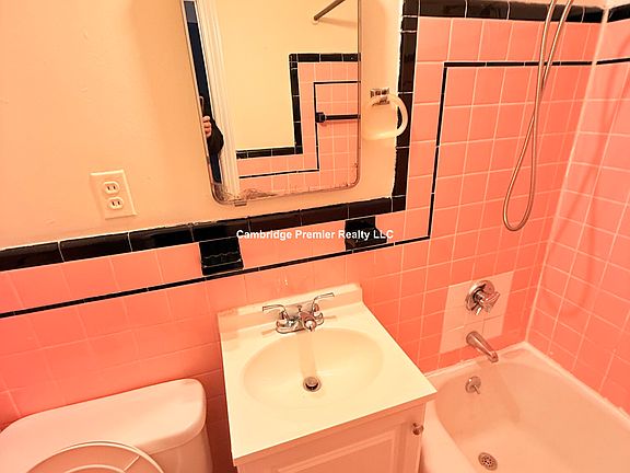 2nd image of 46 Kirkland St #6