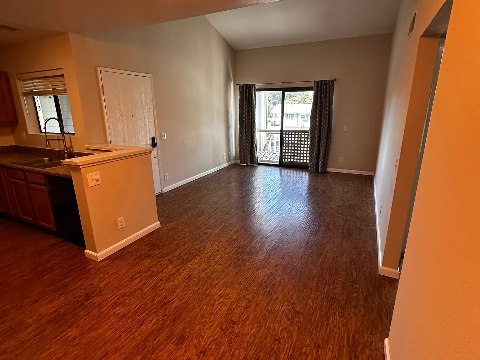1 bed, 714 sqft, $2,350 — Photo 3