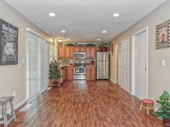 4th image of 12711 Meadowdale Dr