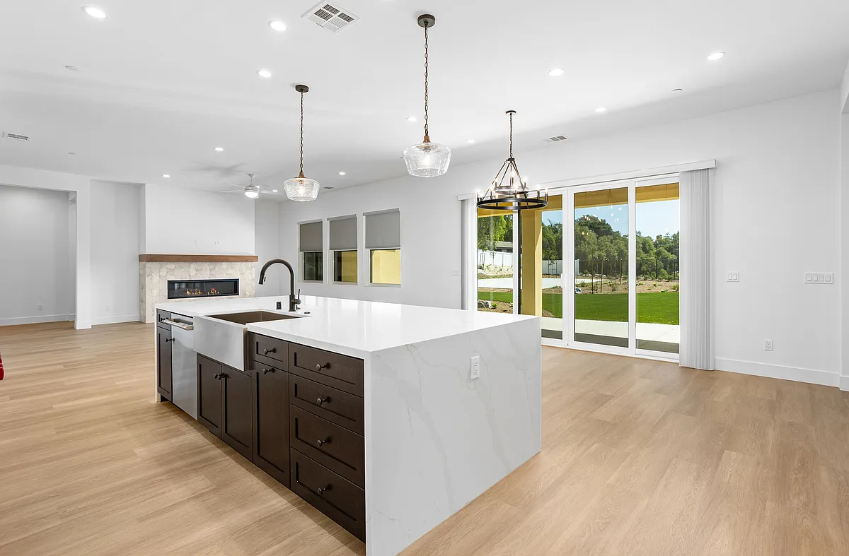 6 bed, 3519 sqft, $8,300 — Photo 3