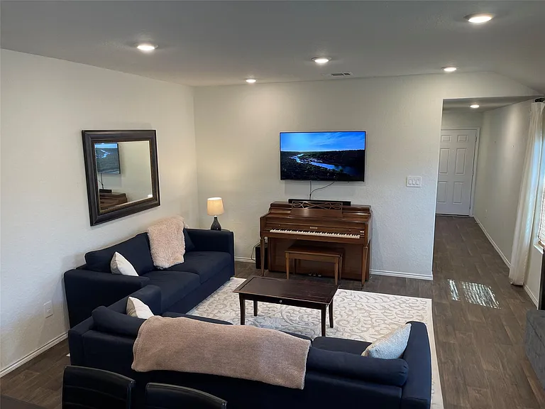 125 Calgary Ln — Photo 6