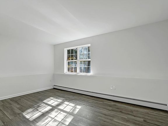 5th image of 2 Debra Pl Unit 2