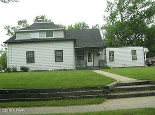 804 6th St NE, Devils Lake, ND 58301