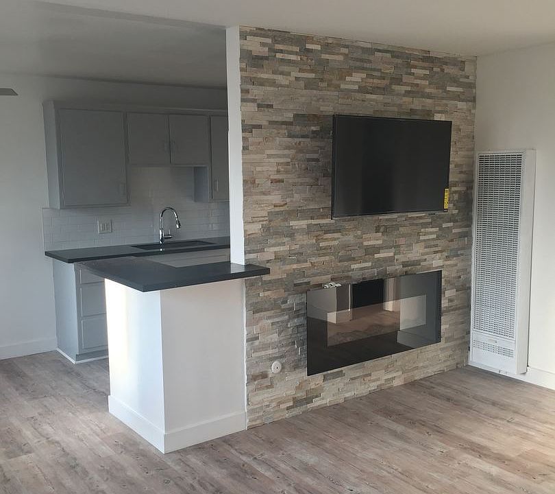 1st image of 2854 Rowena Ave