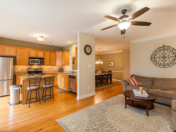 3rd image of 128 Wyndham Ln