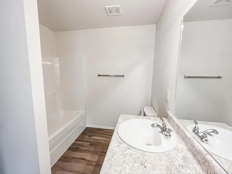 1039 Bunting St — Photo 9
