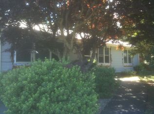 24 School House Rd, Narragansett, RI 02882