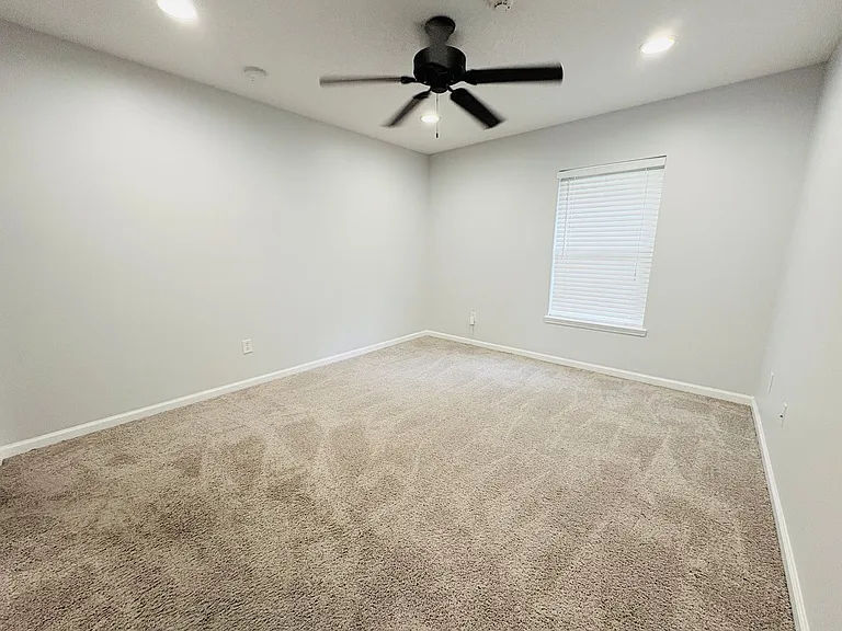 5950 Round Table Rd — Photo 11