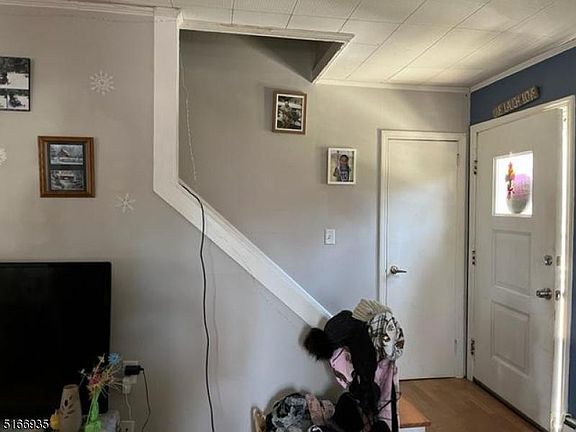 2nd image of 25 N Riverview Ave