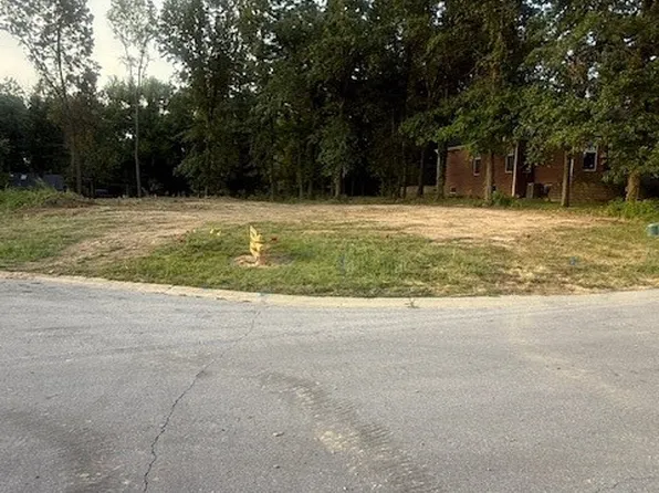 420 Bayside Dr, Danville, IL 61832