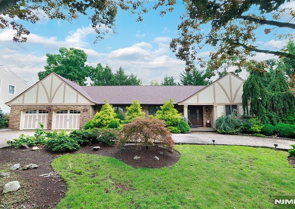 1st image of 806 Stella Ct