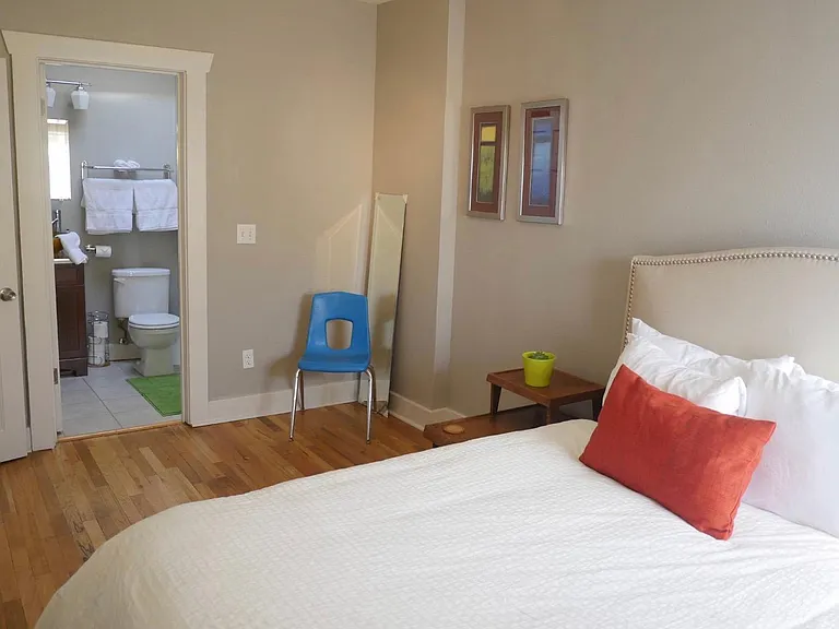 2626 W Argyle Pl — Photo 11