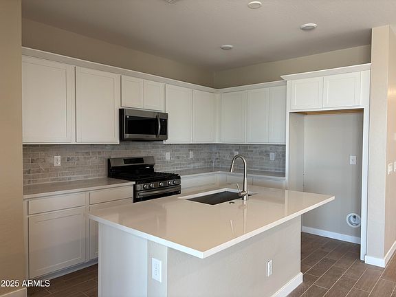 5th image of 18180 W LARKSPUR Drive