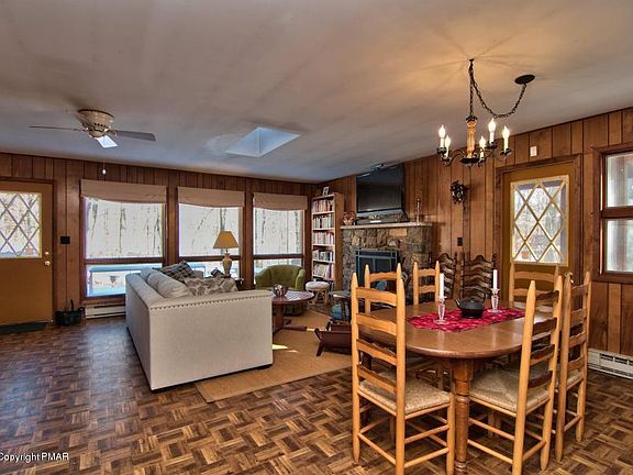 5th image of 2376 Hillcrest Dr