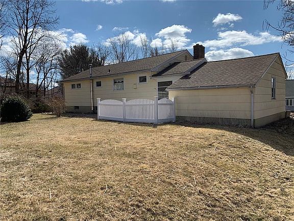 5th image of 22 Linda Ln