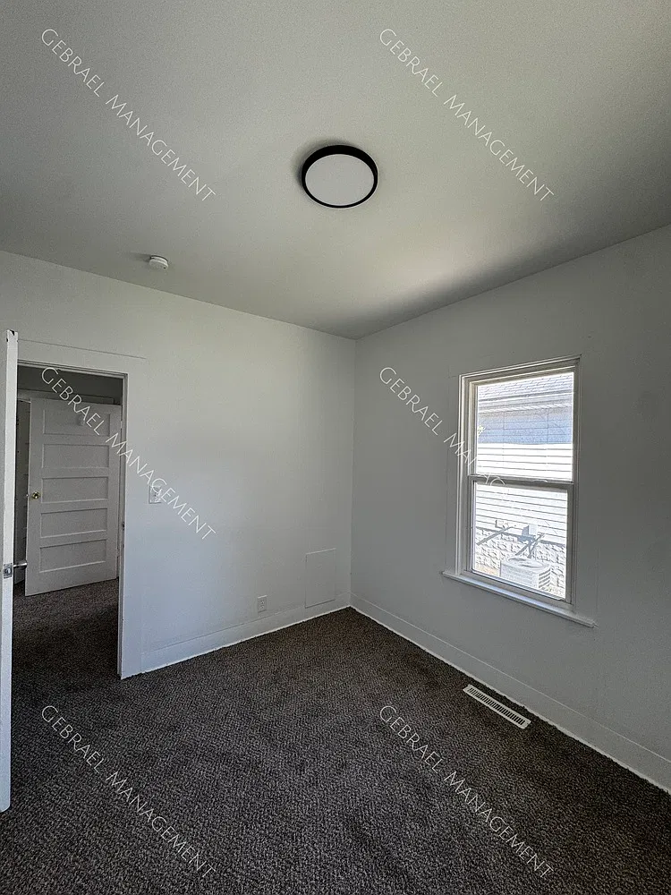 1138 Simcoe — Photo 4