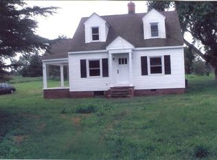 838 Syringa Rd, Topping, VA 23169