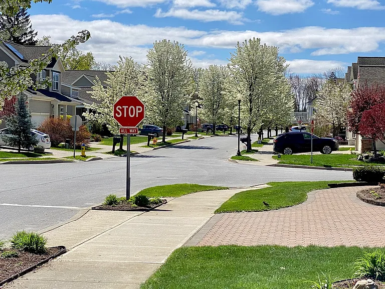 27 Central Ave — Photo 3