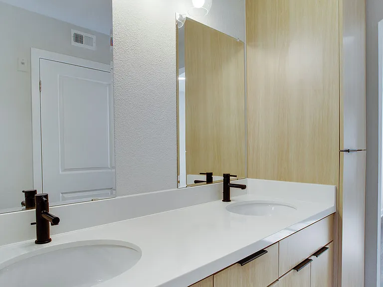 7660 Beverly Blvd #408 — Photo 2