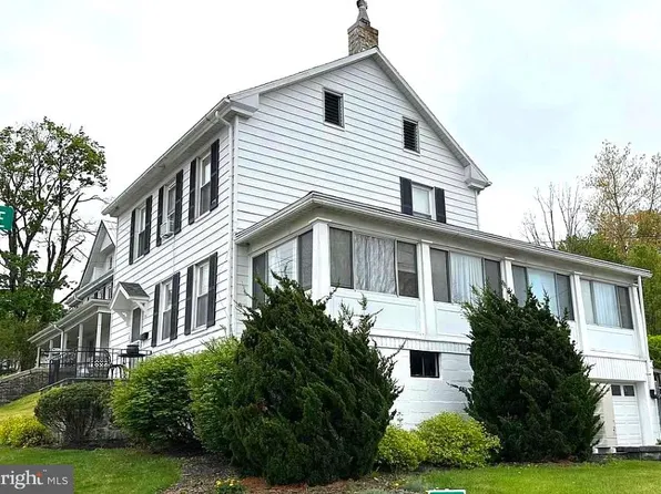 34 W 3rd St, Waynesboro, PA 17268