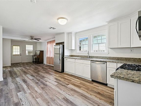 2nd image of 712 Avenue D