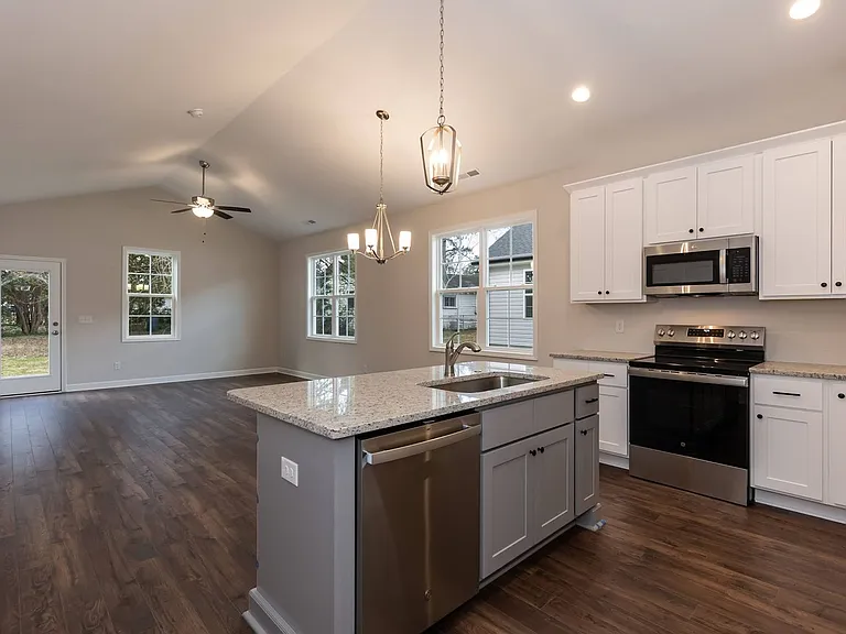 220 E Granville St — Photo 12