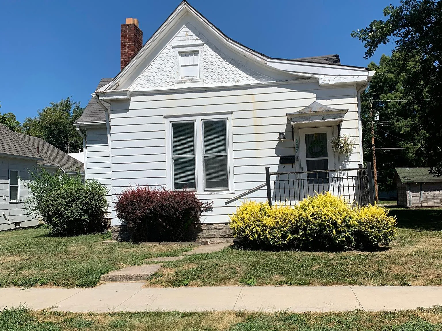 607 E Pierce St — Photo 1