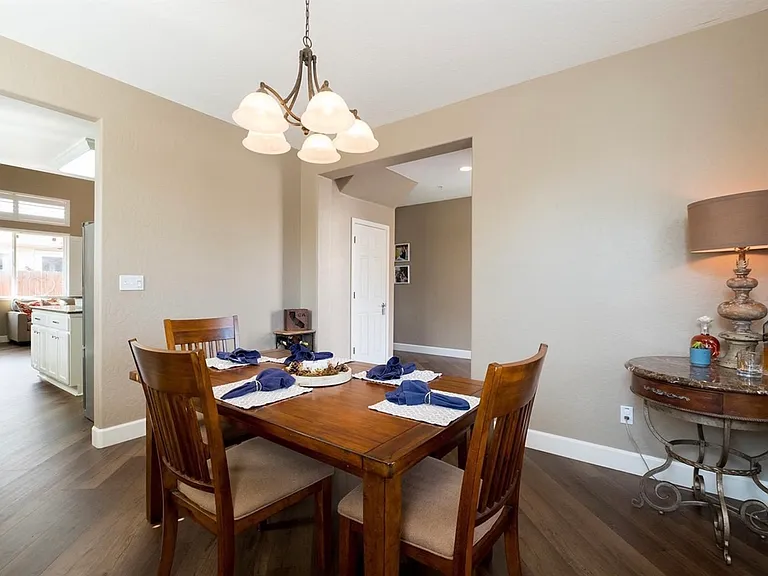 1733 W Dali Way — Photo 4