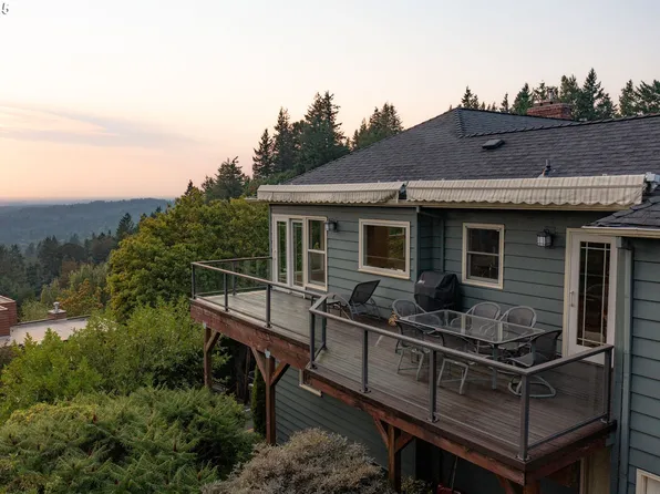 3250 SW Donner Way Ct, Portland, OR 97239