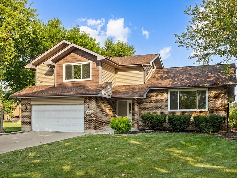 615 Chester Ct E — Photo 1